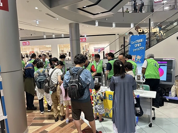 イオンモール四條畷1階「水のコート」で開催された「ロックの日」の防犯イベント