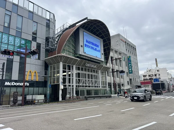 松山市の駅前商店街